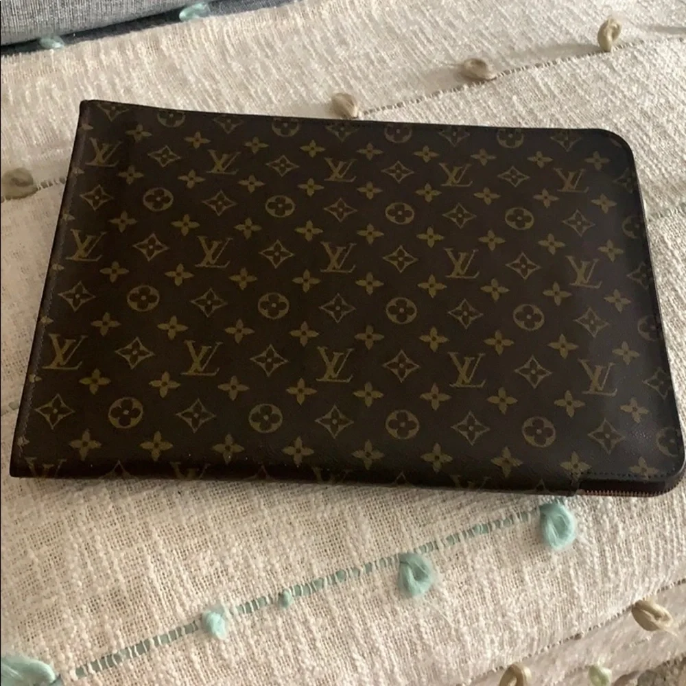 Louis Vuitton Poche Documents Portfolio